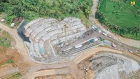 Pembangunan Bendungan Bagong sesuai kontrak telah dimulai sejak 27 Desember 2018 melalui 2 paket pekerjaan dengan nilai sekitar Rp 1,6 triliun dengan progres konstruksi saat ini sebesar 22,59%. Foto: Dok. Kementerian PUPR