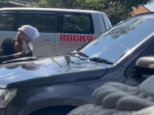 7 Fakta Bule AS Adang dan Rusak Mobil Polisi gegara Barang Hilang