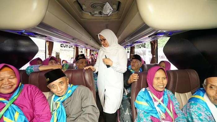 Bupati Ipuk melepas CJH Banyuwangi