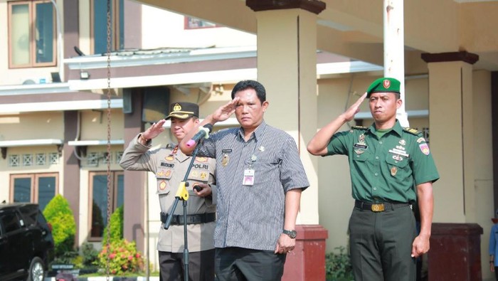 Bupati Klaten pimpin apel siaga bersama Polri jelang Pilkades.