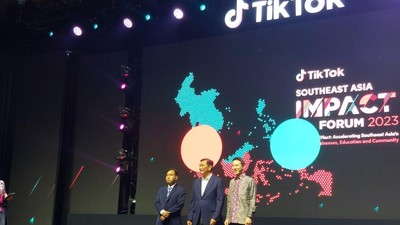 Saat Bos TikTok Ajak Luhut Bikin Konten di Atas Panggung