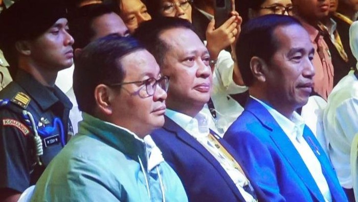 Dari Ki-Ka: Pramono Anung, Bamsoet, Jokowi.