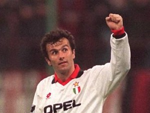 Legenda AC Milan Ini Berkendara Ribuan KM Demi Pemakaman Berlusconi