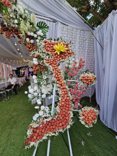 Dekorasi pernikahan pakai buah leci