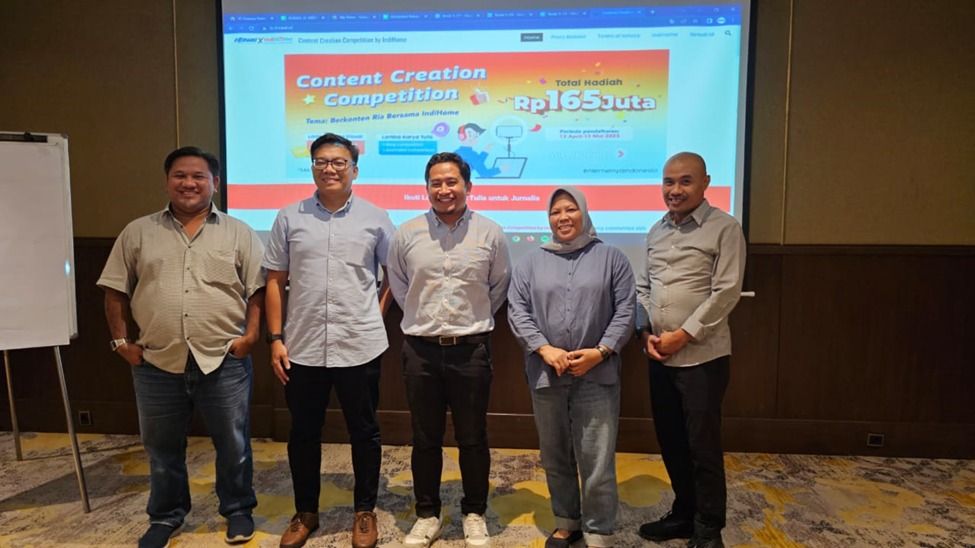 Dewan Juri Content Creation Competition. Ki-ka: Ismoko Widjaya (Chief Editor Viva), Ardhi Suryadhi (Vice Chief Editor Detikcom),Widi Andika H Nugrahadi (Head of PR IndiHome), Umi Kalsum (Vice Chief Editor IDN Times), Yura Syahrul (Chief Editor Katadata)