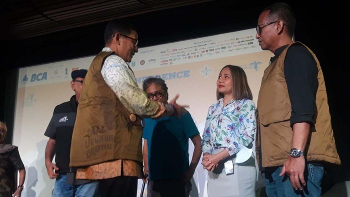 Dukung Industri Kreatif dan Pariwisata Jazz Gunung Bromo Kembali Digelar Jazz Gunung Bromo 2023 akan kembali digelar pada 21-23Juli 2023. Kegiatan yang didukung BCA ini untuk mempromosikan pariwisata dan perekonomian kreatif.
