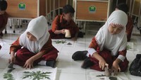 Kegiatan tersebut diikuti 46 siswa untuk memberikan edukasi tentang pemanfaatan bahan alami ramah lingkungan dalam pembuatan karya kreatif.  