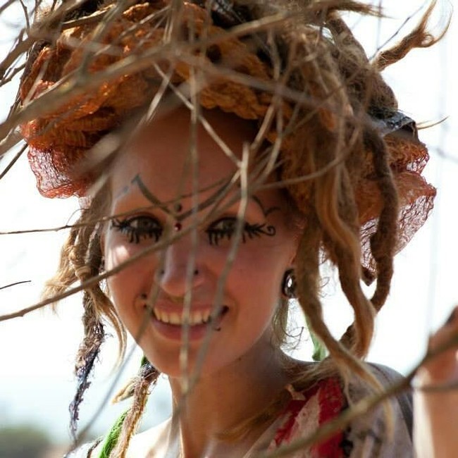 Sekarang aku berencana untuk menginjeksi tinta pada lidah dan gusiku sampai berwarna hitam. Itu adalah pengingat untuk diriku sendiri bahwa aku tidak seharusnya membiarkan orang menyakitiku,Foto: Instagram