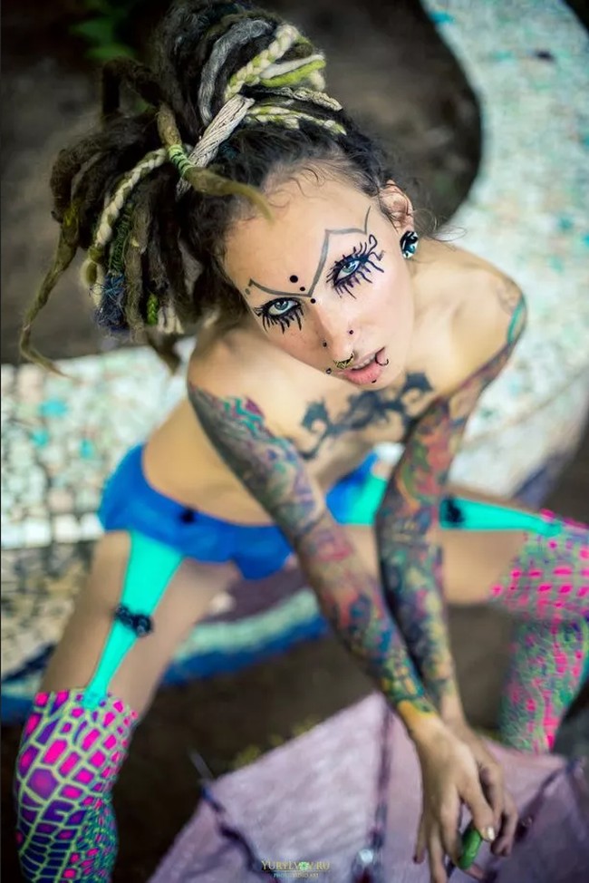 Ibuku menangis ketika melihatku, dia berpikir dia adalah ibu yang tidak menyanyani anaknya yang mana itu tidak benar. Putraku malu dengan aku, dia bilang aku jelek, katanya dilansir Mirror. Foto: Instagram