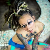 Ibuku menangis ketika melihatku, dia berpikir dia adalah ibu yang tidak menyanyani anaknya yang mana itu tidak benar. Putraku malu dengan aku, dia bilang aku jelek, katanya dilansir Mirror. Foto: Instagram