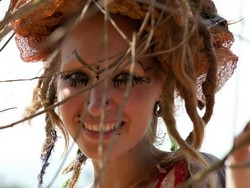 Penampilan Ekstrem Wanita, Bikin Ibunya Menangis Tapi Digilai Para Pria