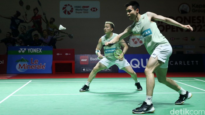 Ganda putra Malaysia Aaron Chia/Soh Wooi Yik berhasil mengalahkan ganda putra Korsel Kim Won Ho/Choi Sol Gyu di Istora Senayan, Jakarta, Kamis (15/6). Pebulutangkis ganda putra nomor dua dunia itu pun melaju ke babak 8 besar Indonesia Open 2023.