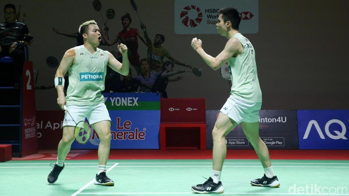 Ganda Putra Nomor 2 Dunia Melaju ke 8 Besar Indonesia Open 2023 Ganda putra Malaysia Aaron Chia/Soh Wooi Yik berhasil mengalahkan ganda putra Korsel Kim Won Ho/Choi Sol Gyu di Istora Senayan, Jakarta, Kamis (15/6). Pebulutangkis ganda putra nomor dua dunia itu pun melaju ke babak 8 besar Indonesia Open 2023.
