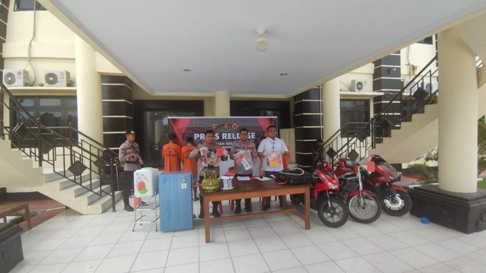 Empat Pria di Kabupaten Pohuwato, Gorontalo ditangkap polisi terkait kasus pencurian.