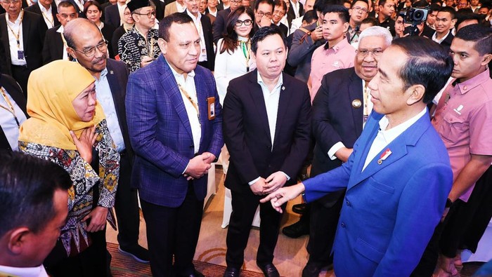 Gubernur Khofifah saat bertemu dengan Presiden Jokowi