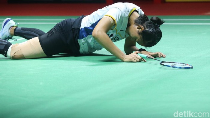 Pebulu tangkis tunggal puteri Indonesia Putri Kusuma Wardani berhadapan dengan pebulutangkis tunggal puteri asal Jepang Akane Yamaguchi dalam babak 16 besar Indonesia Open 2023 yang berlangsung di Istora Senayan, Jakarta, Kamis (15/6/2023). Dalam pertandingan yang berlangsung 2 set ini, Putri harus mengakui keunggulan pebulutangkis puteri no 1 dunia ini dengan skor 15-21 dan 11-21.