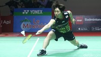 Awal gim pertama, Putri KW mampu unggul duluan 7-3. Putri KW selanjutnya dikejar Akane Yamaguchi, namun bisa unggul di interval 11-10. Akane Yamaguchi langsung panas. Peringkat pertama BWF itu berbalik unggul 14-13 dan melaju 18-13. Yamaguchi akhirnya menang 21-15.