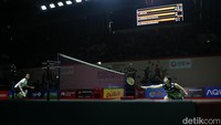 Indonesia Open 2023 masuki babak 16 besar. Berlangsung di Istora Senayan, Jakarta, Kamis (15/6) pertandingan dimulai sejak pukul 09.00 WIB. Di lapangan 2 pada pertandingan keenam, tersaji duel tunggal putri Indonesia vs Jepang yakni Putri Kusuma Wardani vs Akane Yamaguchi. Putri KW harus menyudahi lajunya. Dirinya takluk 15-21 dan 10-21.