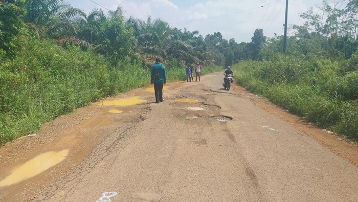 Jalan rusak di Bangka Barat bakal diperbaiki.