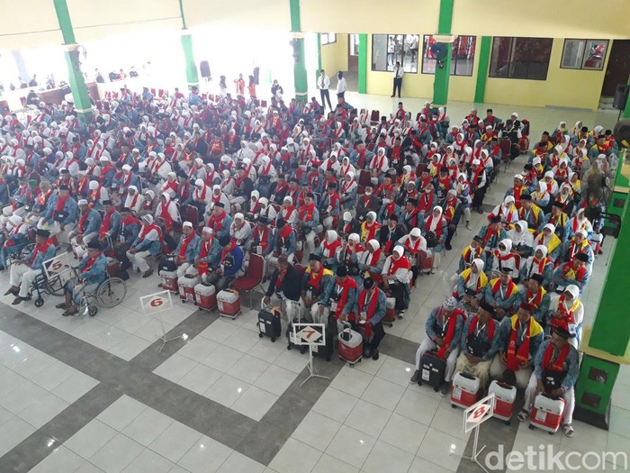Jemaah calon haji di Embarkasi Solo. Diunggah Kamis (15/6/2023).