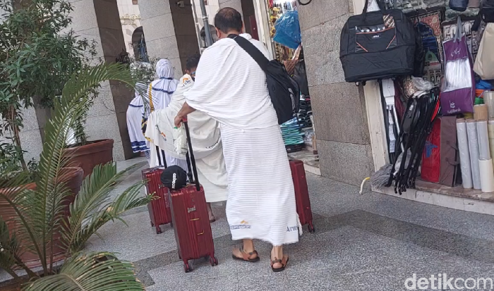 jemaah haji menuju makkah