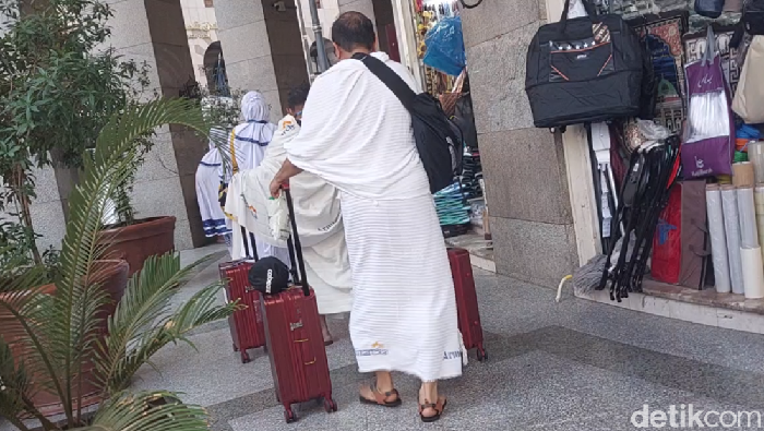 jemaah haji menuju makkah
