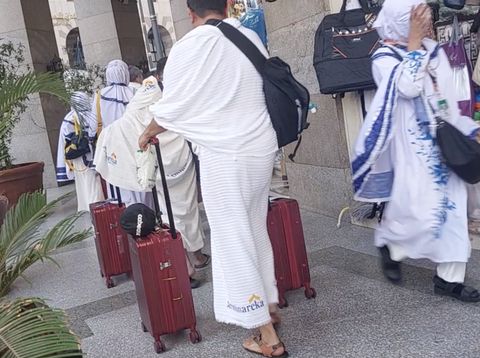 Jemaah haji plus mulai bergerak menuju Kota Makkah dari Madinah