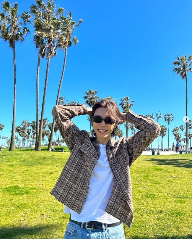 Hai, ini JOHNNY BE. Maaf mengecewakan penggemar Indonesia yang telah menunggu penampilanku. Itu menghancurkan hatiku, tetapi kami memutuskan untuk membatalkan setiap jadwal sampai aku siap untuk kembali ke panggung. Aku mencintaimu, tak sabar untuk bertemu denganmu lagi! ungkap JOHNNY BE alias Johnny NCT seperti dilansir dari akun Instagram Colosseum Jakarta. Foto: Instagram