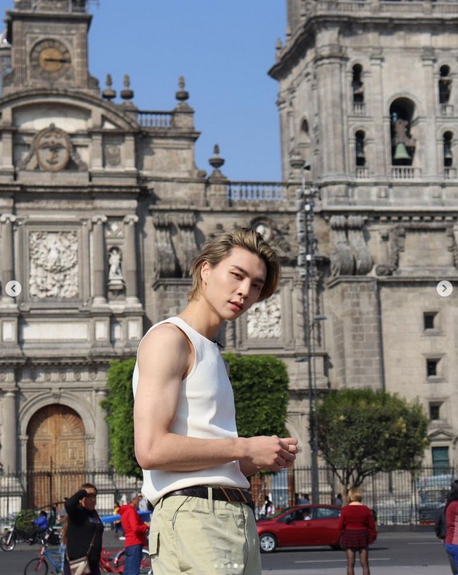 Kini Johnny NCT diharuskan memakai penyangga untuk memperbaiki tulang selangka kanannya yang patah. Dia juga membatasi gerakannya hingga benar-benar pulih. Foto: Instagram