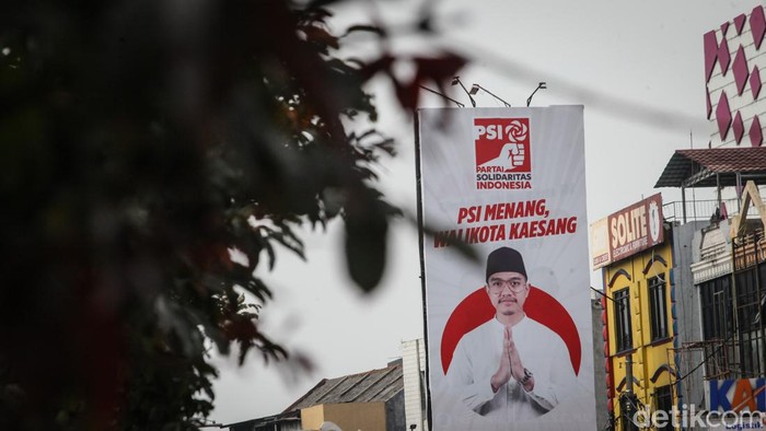 Kaesang Pangarep mengaku siap menjadi Depok Pertama. Baliho bergambar dirinya terpampang di Jalan Margonda Raya.