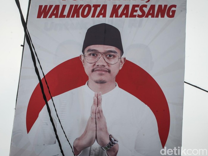 Kaesang Pangarep mengaku siap menjadi Depok Pertama. Baliho bergambar dirinya terpampang di Jalan Margonda Raya.