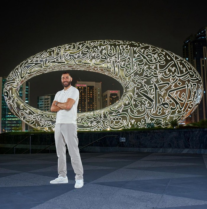 Karim Benzema liburan di Dubai