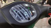 Keeway Versilia 150 dibekali sejumlah fitur kekinian, mulai dari panel instrumen digital, kunci dengan remot, pencahayaan full LED dan masih banyak lagi. Foto: Septian Farhan Nurhuda/detik.com