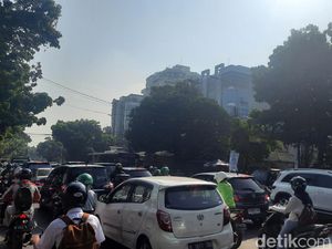 Emosi Warga Terjebak Macet di Jalan Pasar Minggu: Namanya Juga Jakarta