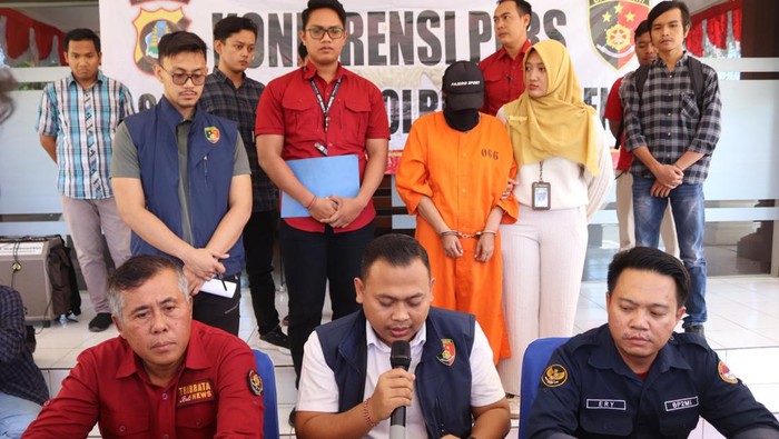 Konferensi pers kasus tindak pidana perdagangan orang (TPPO) di Mapolres Buleleng, Kamis (15/6/2023). (Made Wijaya Kusuma/detikBali)