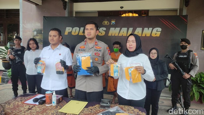 Konferensi pers ungkap kasus perdagangan orang di Polres Malang.