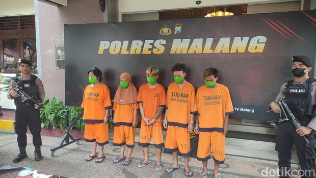 Konferensi pers ungkap kasus perdagangan orang di Polres Malang.