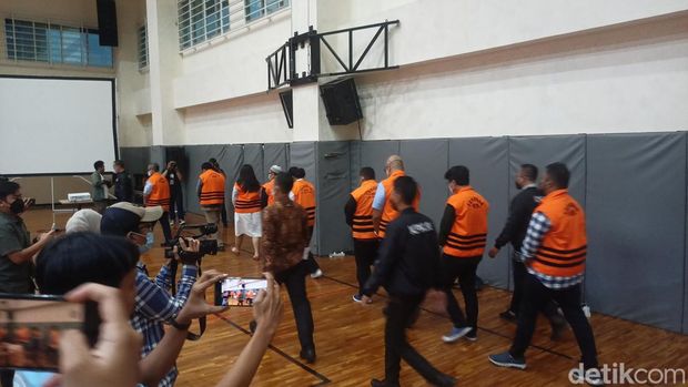 KPK menahan 9 orang tersangka di kasus dugaan korupsi pemotongan tunjangan kinerja (tukin) di Kementerian Energi dan Sumber Daya Mineral (ESDM). (Adrial A/detikcom)