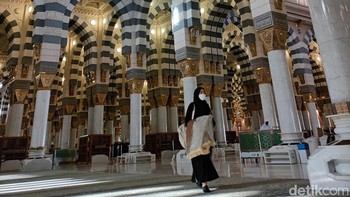 Dua hal yang paling menarik perhatian dalam proyek ini adalah 27 sliding dome dan dipasangnya 105 payung raksasa untuk memayungi pelataran terbuka di sekitar Masjid Nabawi. Foto: Rachmatunnisa/detikcom