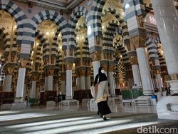 Keindahan Kubah Masjid Nabawi saat Bergeser Menutup dan Membuka