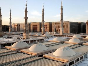 Keindahan Kubah Masjid Nabawi saat Bergeser Menutup dan Membuka