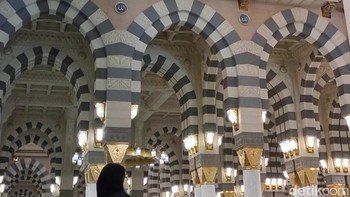 Adalah Mahmoud Bodo Rasch, seorang arsitek Jerman yang menangani rancang bangun struktural kubah dan payung-payung raksasa. Ia memiliki spesialisasi dalam konstruksi payung konvertibel raksasa dan struktur ringan, serta merupakan pendiri dan pemilik SL Rasch GmbH Special and Lightweight Structures dengan cabang di Leinfelden-Echterdingen, Jeddah, Makkah, dan Madinah. Proses pembuatan kubah dikerjakan secara terpisah-pisah di berbagai negara sesuai dengan spesialisasi yang dibutuhkan. Foto: Rachmatunnisa/detikcom