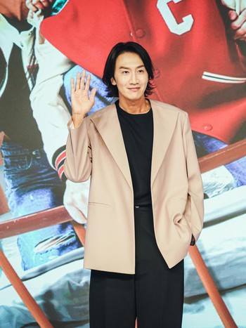 Lee Kwang Soo Jadi MC Pernikahan Kim Woo Bin-Shin Min Ah