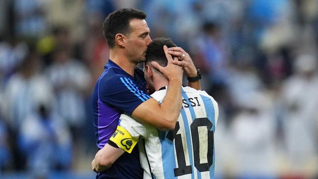 Argentina's head coach Lionel Scaloni kisses Argentina's Lionel Messi, right, at the end of the World Cup quarterfinal soccer match between the Netherlands and Argentina, at the Lusail Stadium in Lusail, Qatar, Saturday, Dec. 10, 2022. (AP Photo/Natacha Pisarenko)