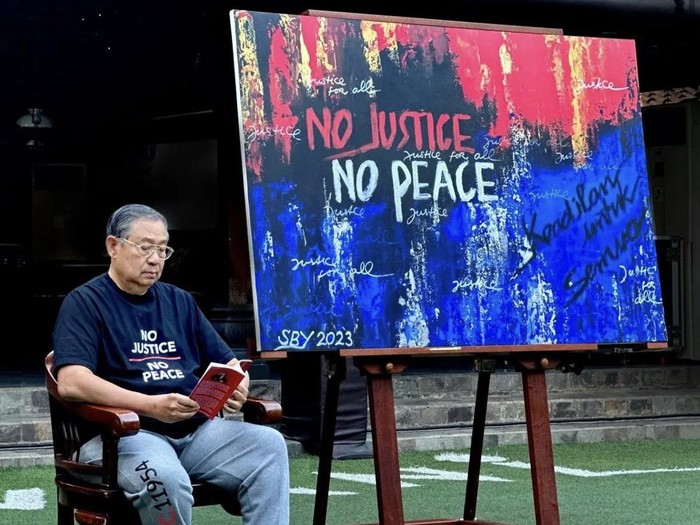 Lukisan SBY No Justice No Peace. (dok. Instagram Andi Mallarangeng).