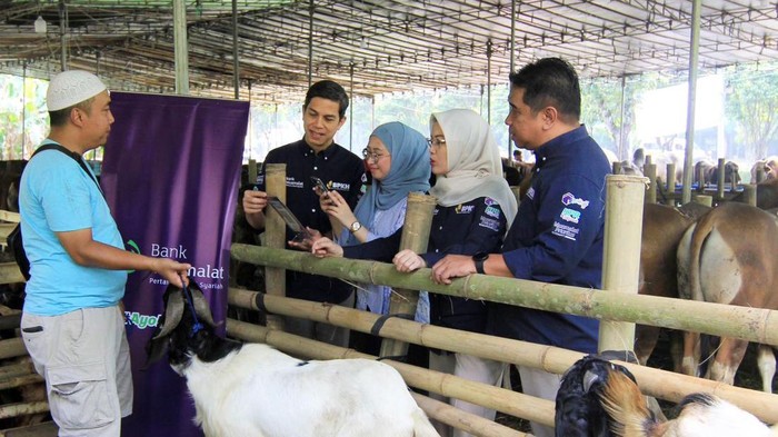 Makin Gampang! Beli Hewan Kurban Pakai QRIS Menjelang Idul Adha, Bank Muamalat memperluas penetrasi penggunaan fitur pembayaran QRIS di aplikasi Muamalat DIN. Pembelian hewan kurban pun jadi lebih mudah.