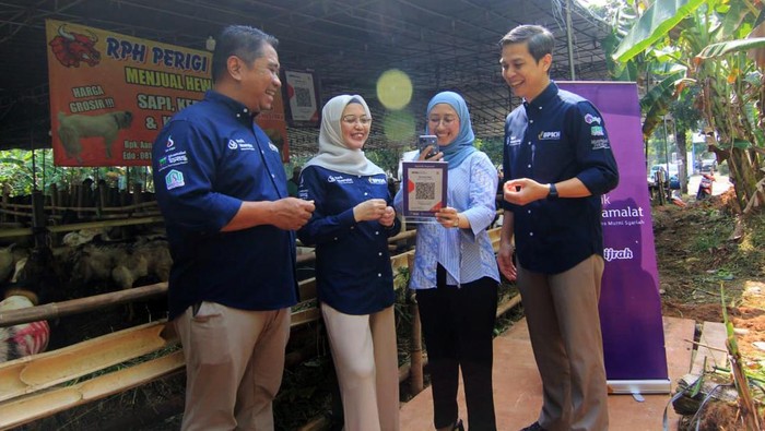 Makin Gampang! Beli Hewan Kurban Pakai QRIS Menjelang Idul Adha, Bank Muamalat memperluas penetrasi penggunaan fitur pembayaran QRIS di aplikasi Muamalat DIN. Pembelian hewan kurban pun jadi lebih mudah.