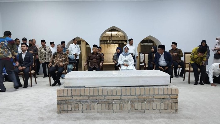 Maruf Amin ziarah ke makam Imam Bukhari di Uzbekistan (Matius-detikcom)