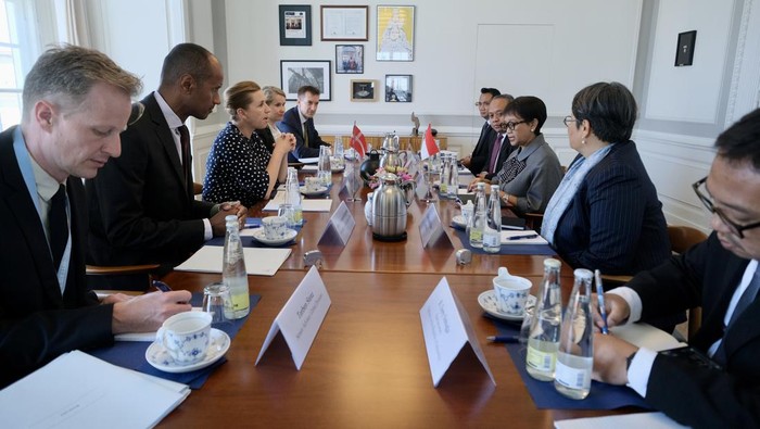 Menteri Luar Negeri Retno Marsudi bertemu dengan Perdana Menteri Denmark.
