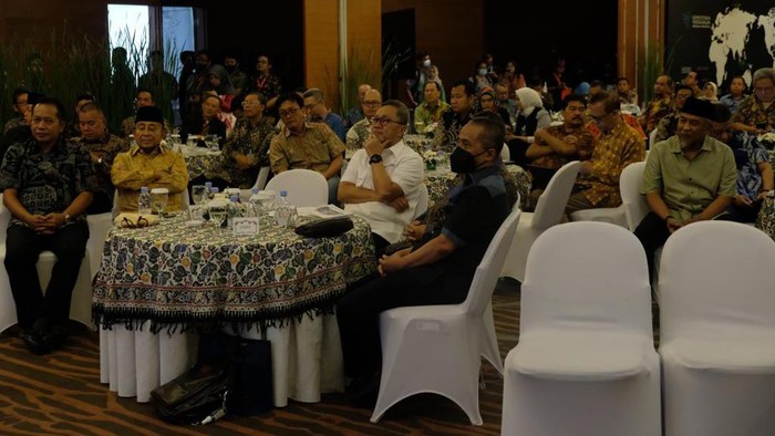Momen Mendag Luncurkan Buku 'Zulhas, Kerja Bantu Rakyat' Momen Mendag Luncurkan Buku 'Zulhas, Kerja Bantu Rakyat'